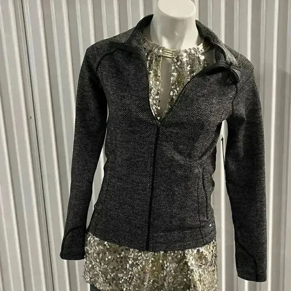 Cali sport zip up jacket size medium nwt